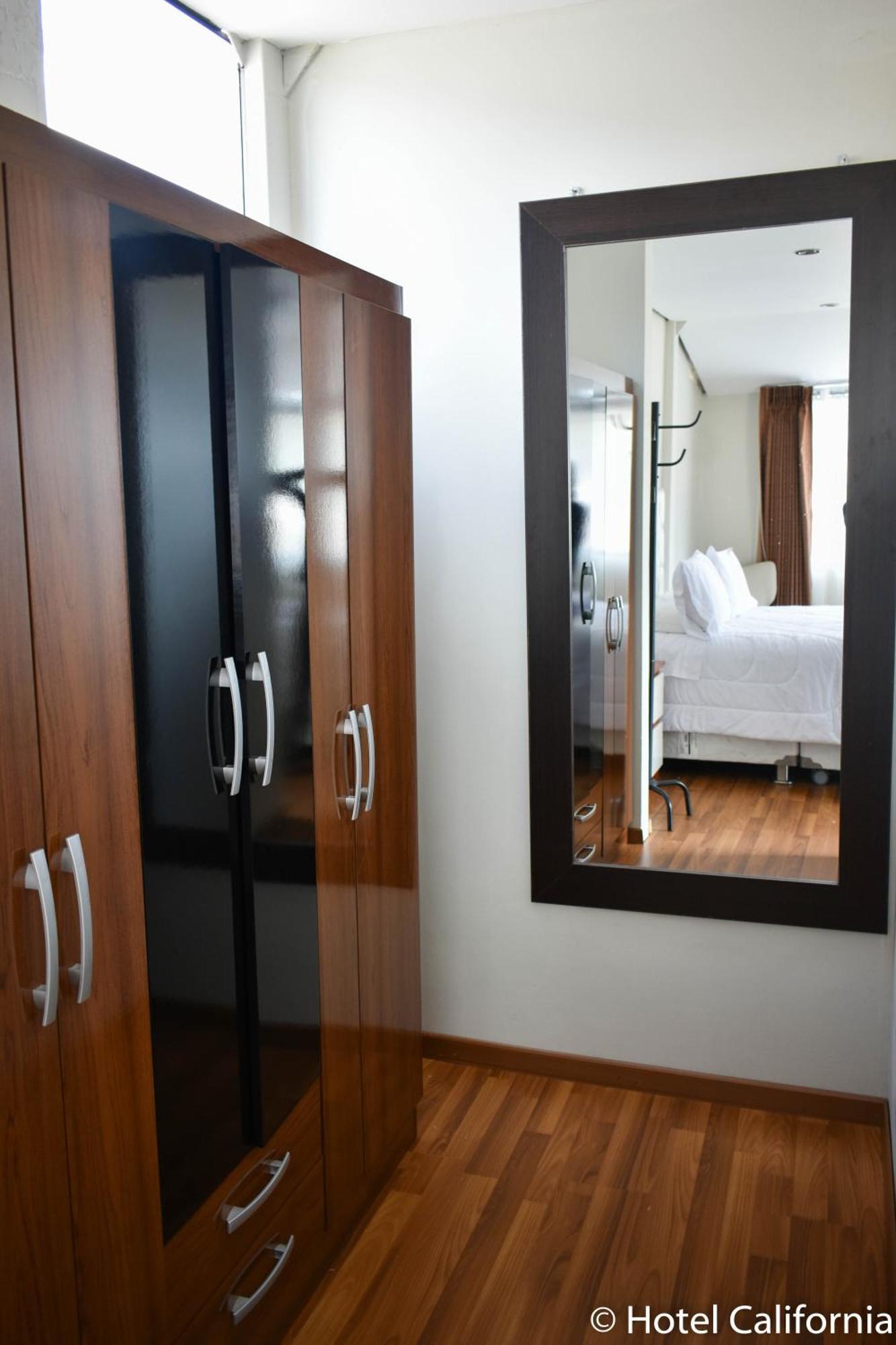 Hotel California Calca Cameră foto