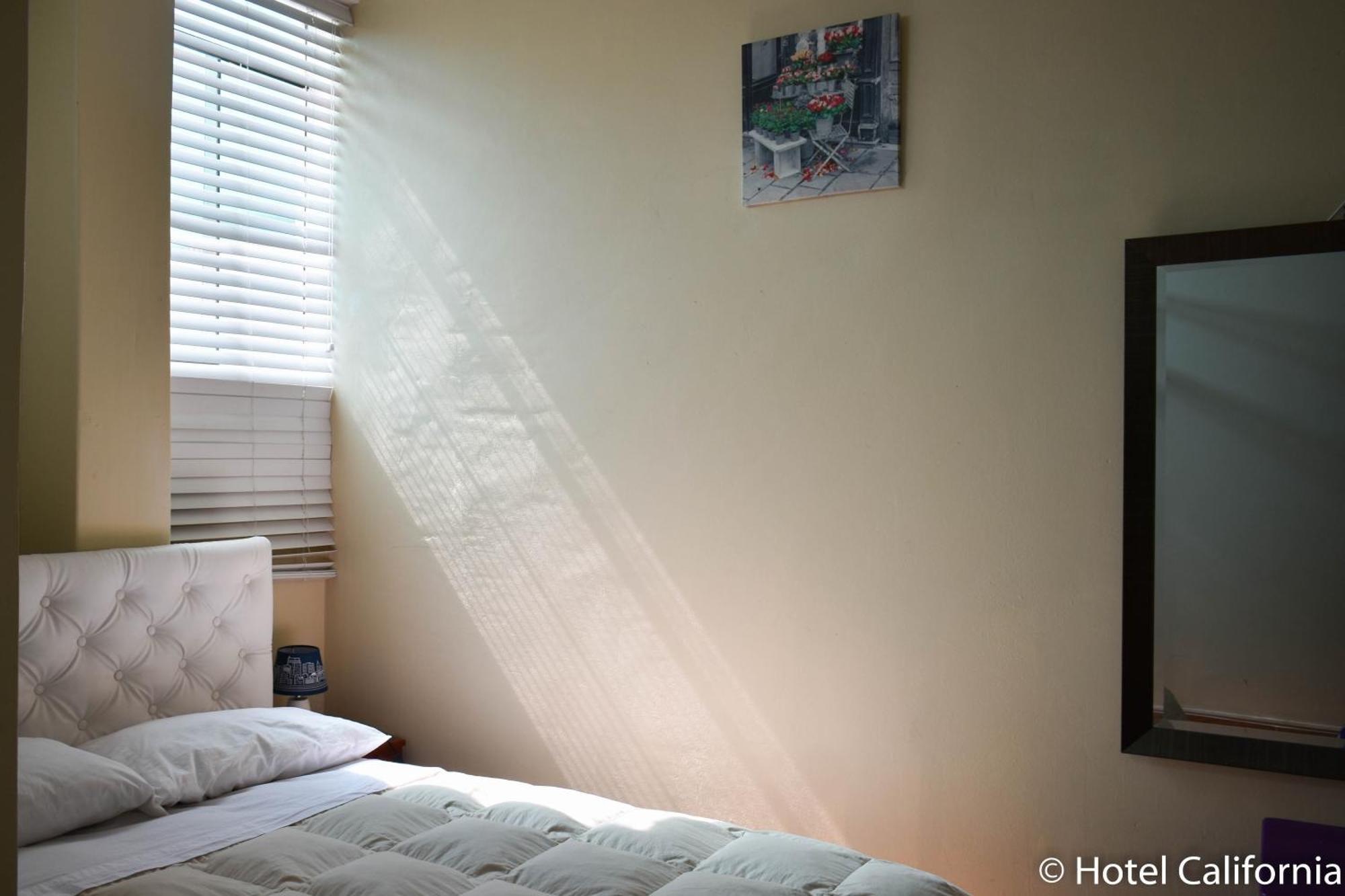 Hotel California Calca Cameră foto