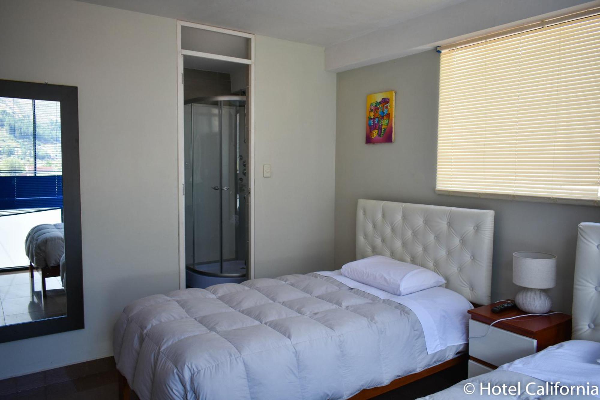 Hotel California Calca Cameră foto